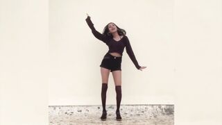 Indian Girl Khushi Bhatt Dance