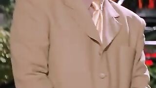 Meera haath uski kamar pe tha