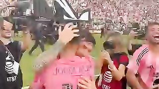 Jordi Alba goes out a champion