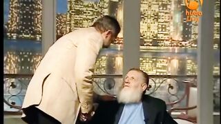 What a surprise Sheikh Yusuf Estes meets the man who helped him to revert to isl.
