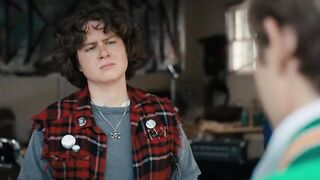 Stranger Things Season 4 Episode 3 Part 2 - The Monster and the Superhero (Hindi Dubbed)