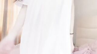 White Beauty with big breasts Shaking