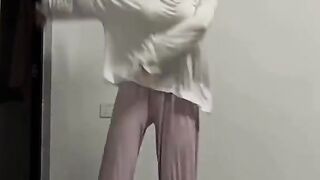 White Beauty with big breasts Shaking loose cloth