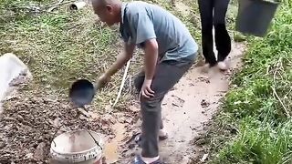 Aksi lucu sesama keluarga