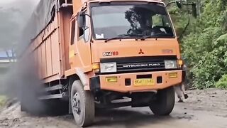 When the tronton truck is not strong enough to climb the uphill road