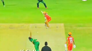 Khuzaima Tanveer what a great bowler from UAE