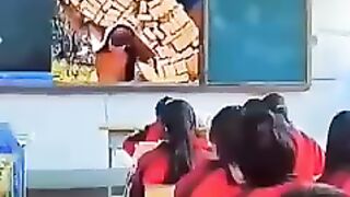 Japan ma Bacho ki  talime school