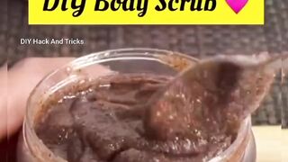 DIY coffee body scrub that leaves your skin glowing
