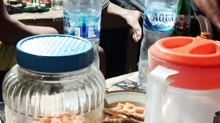 Singing in room cafe tradisional