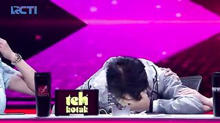 Ariel noah ,ello dan judika nyanyi bareng