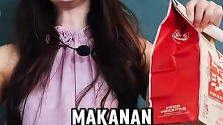 Dia Bisa Belajar Sambil Makan