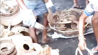 How Are Cast-Iron Tub Wells Made?