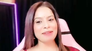 most beautiful girl bhajan chal raha hai tu Peene ke liye bol rahe hain Mare Ki Bhagwan se