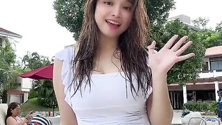 Joget hot cewek thailand di pinggir kolam renang