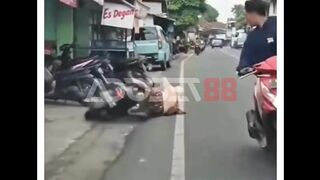 Abang ini kebanyakan ikut campur