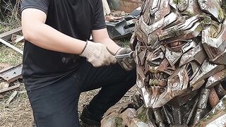 I repair broken robots.