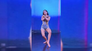 Indian Girl Anaira Gupta Dance