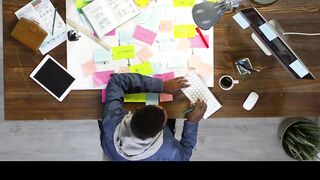 Multitasking adalah Ilusi Produktif yang Diam-Diam Merusak Fokus dan dianggap sebuah kehebatan