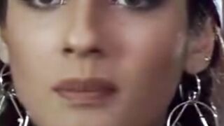 Maa kidhar hae woh too chali gai
