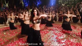 Indian Girl Hot Dance on Jhukegi Laila