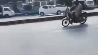 چاچا نے چالان سے بچنے کی کوشش میں قومی خزانے کو پورے دو ہزار روپے کا نقصان پہنچا دیا