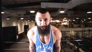 Elite power lifer use 32kg mop pretended to be a gym 35