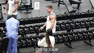 Bodybuilders got angry over a 32kg mop pretended to be a cleaner in a gym 48