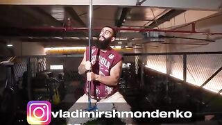 Elite powerlifter use 32kg mop l pretended to be a cleaned in a gym 38