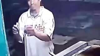 زندگی میں کبھی کسی کو اگنور نہیں کرنا  اللہ بڑا بے نیاز ہے