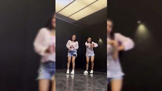 Indian Girl Sidhi Jalan Dance