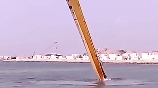 جس ذات کا قران میں ذکر ہے وہ میرا نبی ہے.mp4