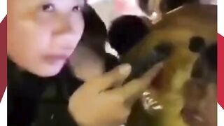 Ibu dan Anak-anak Lari Menyelamatkan Diri Usai Tembakan Artileri Thailand di Poipet