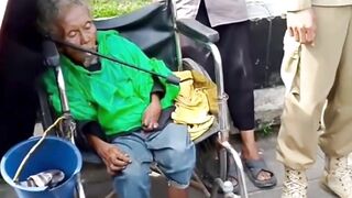 Seorang pria lanjut usia ditemukan meninggal dunia di atas kursi roda di kawasan Pasar Raya Padang,
