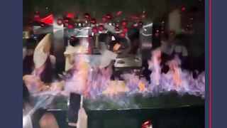aduh untung tidak ludes kebakar semuanya.