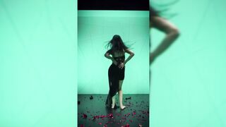 Indian Girl Komal Mawani Dance