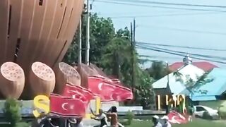 Aksi pengibaran bendera bintang bulan