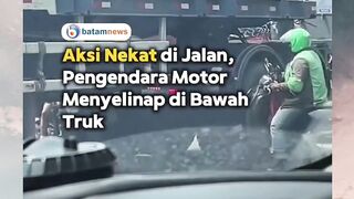 Aksi Nekad Pengendara Motor