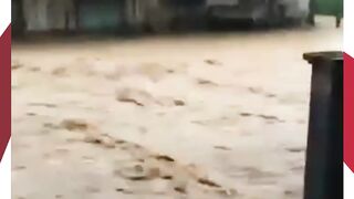 Banjir Besar Terjang Domasan, Desa Prawoto, Sukolilo Pati pada Malam Hari