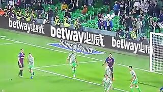 Messi Magical Chip Goal vs Real Betis - Fans Applauded Him
