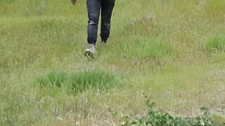 I built an underground shelter and watched the surroundings without ever leaving the shelter.