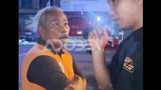 Niat interview tukang parkir biar konten keliatan niat.