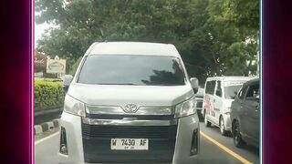 Ras terkuat di lawan mundur aja bang .daripada di kutuk jadi batu giok