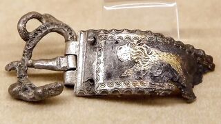 Unique gold and silver jewelry, as well as elite armor are found in Lake Nidaino.