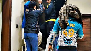 Ghar ka samen niklty hoy