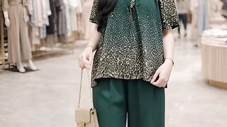 Video cewek memakai baju 1 set