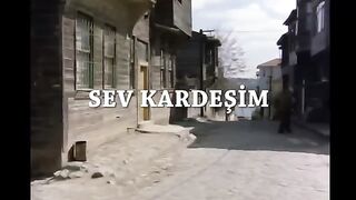 Sev Kardeşim -Yeşilçam Filmi (Tarık Akan, Münir Özkul, Adile Naşit Halit Akçatepe)