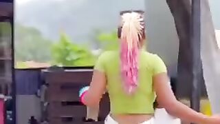 You have a small waist