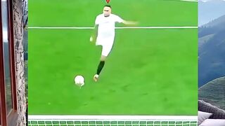 Momen langka di lapangan!