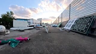Whenever I go to the fishing port, this calico cat always shows up to be petted, and when I pet him, he purrs with happiness and cant stop