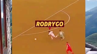Rodrygo tampil berani lawan Bayern di masa prime mereka